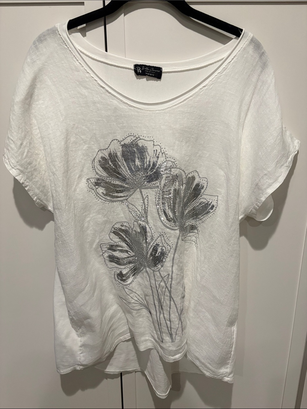 Bella Amore White Short-Sleeve Top with Gray Floral Print M